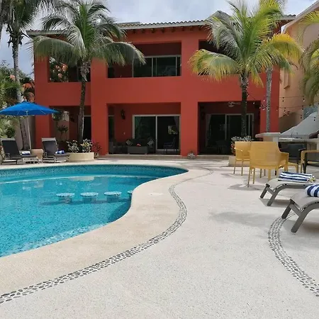 5 Bd Luxury Villa With Large Pool & Minutes From Beach